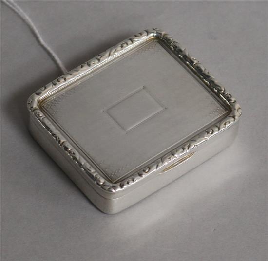 A George V silver snuff box, Birmingham, 1921, 6cm.